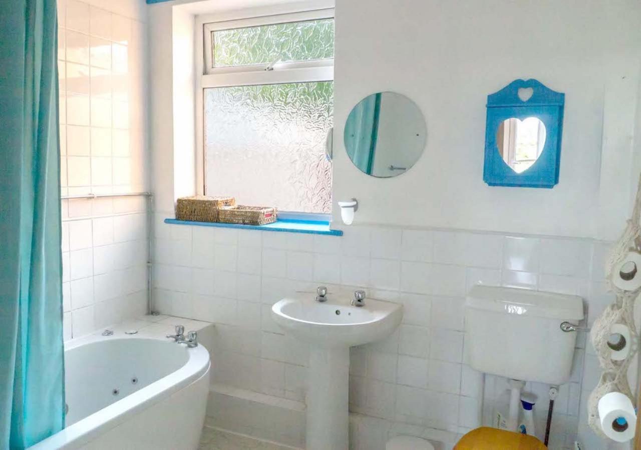 Healing Waters Sanctuary For Exclusive Private Hire And Self Catering Board, Vegetarian, Alcohol & Wifi Free Retreat In Glastonbury Ngoại thất bức ảnh